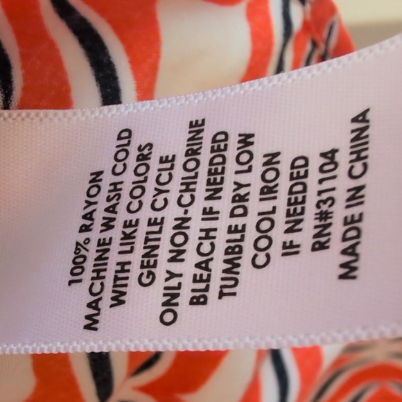 Crown & Ivy Large Orange and White Geometric Blouse - Picture 4 of 9